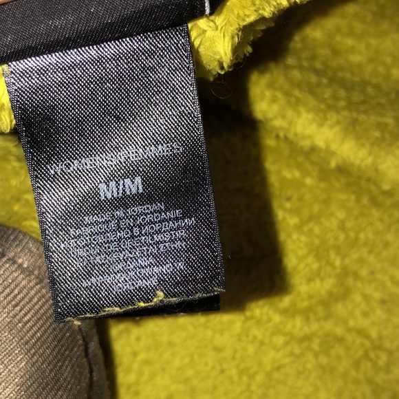 The North Face green fuzzy jacket size medium with pockets - Picture 7 of 11